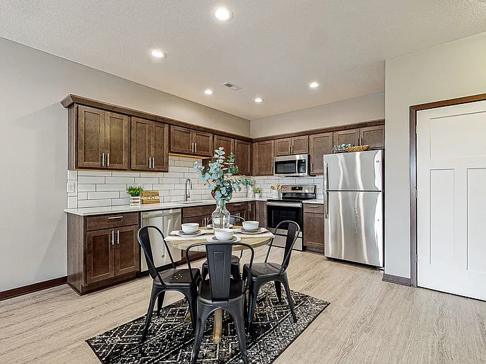 3 bed, 2.5 bath, 1423 sqft, $1,750 — Photo 2