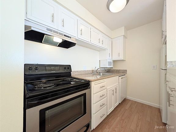 5th image of 2261 Sacramento St APT 304