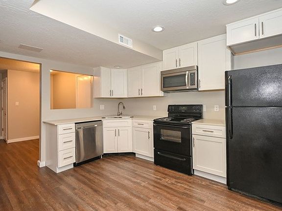 4th image of 1911 W Bowling Ave #2