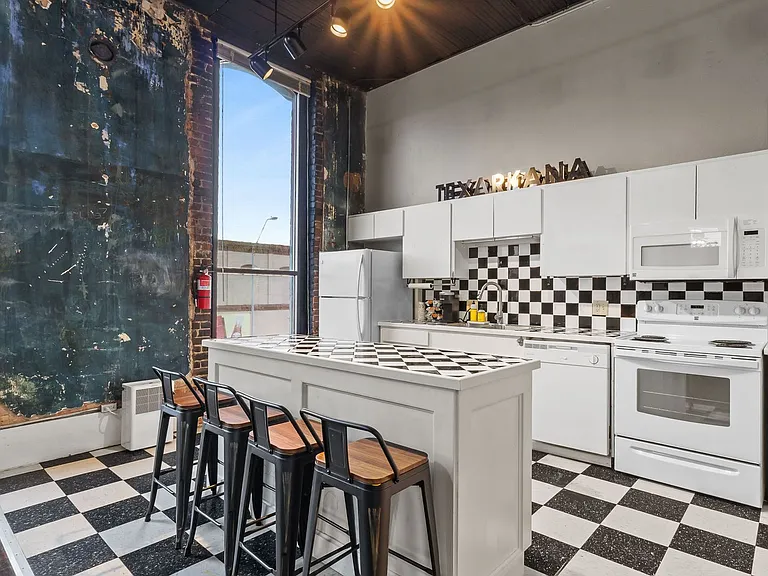 213 Olive St — Photo 8