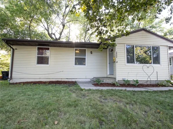 2904 E 39th St, Des Moines, IA 50317