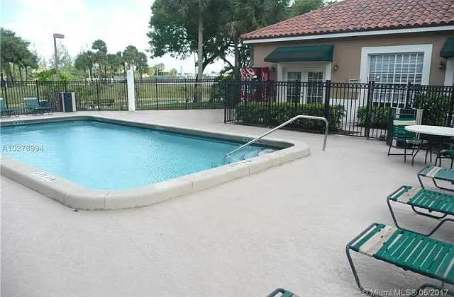 1141 Lake Victoria Dr #H — Photo 20