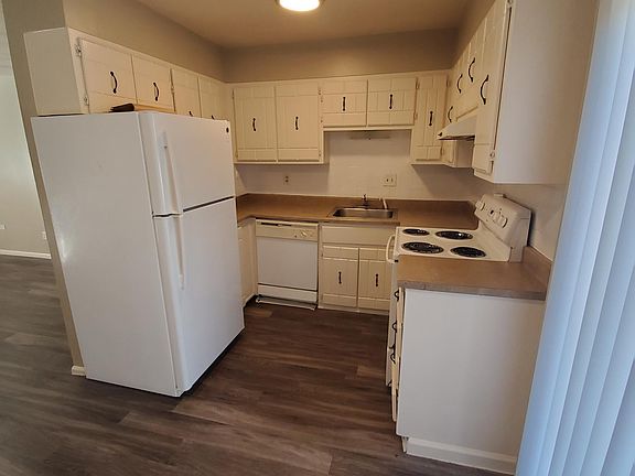3rd image of 850 N Utica St APT A