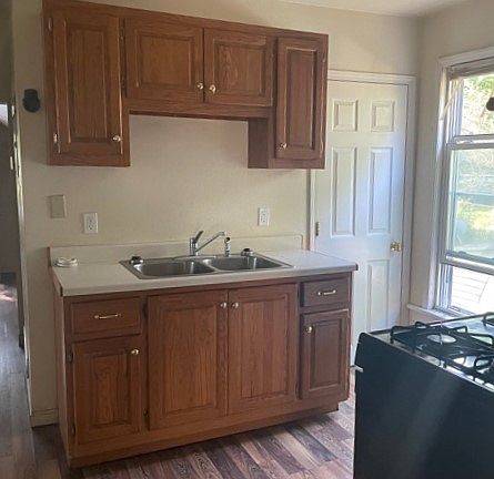 4th image of 1327 Hudson St #2