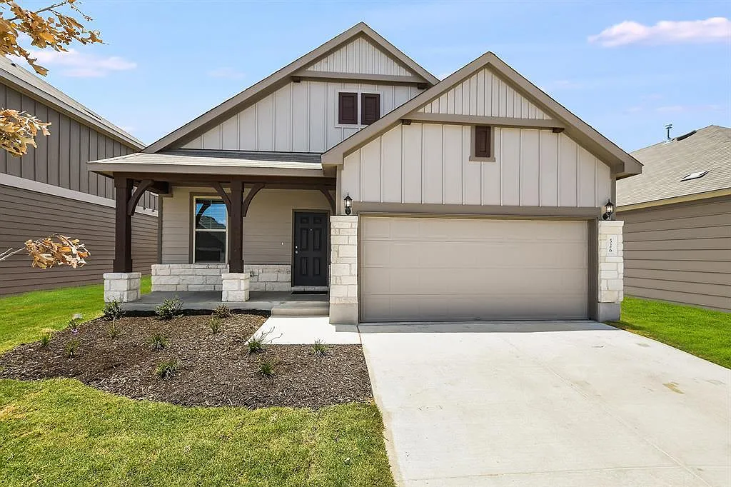 3 bed, 2.0 bath, 1705 sqft, $2,100 — Photo 1