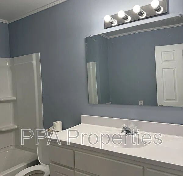 221 Willow Ave — Photo 2