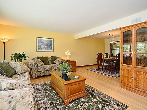4th image of 7222 Bayberry Ln