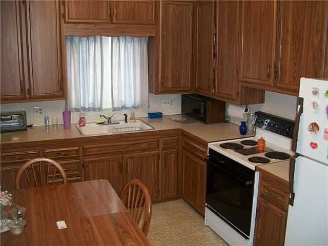 2nd image of 3122 Strathmoor Ave