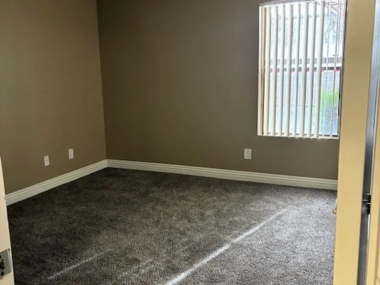 Mandalay Bay Apartments — Photo 54