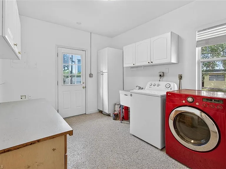 1420 Maravilla Ave — Photo 36