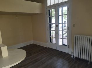 607 E Washington St APT 2, Bloomington, IL 61701