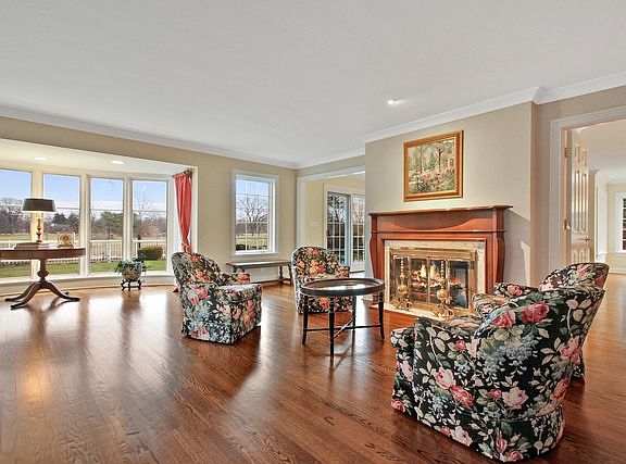 3rd image of 1335 Somerset Dr