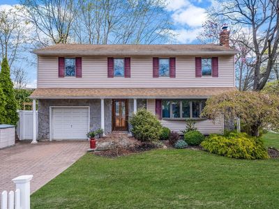 2 Armor Court, Kings Park, NY, 11754
