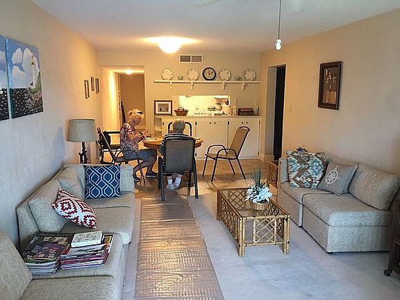 Living/dining room, kitchen