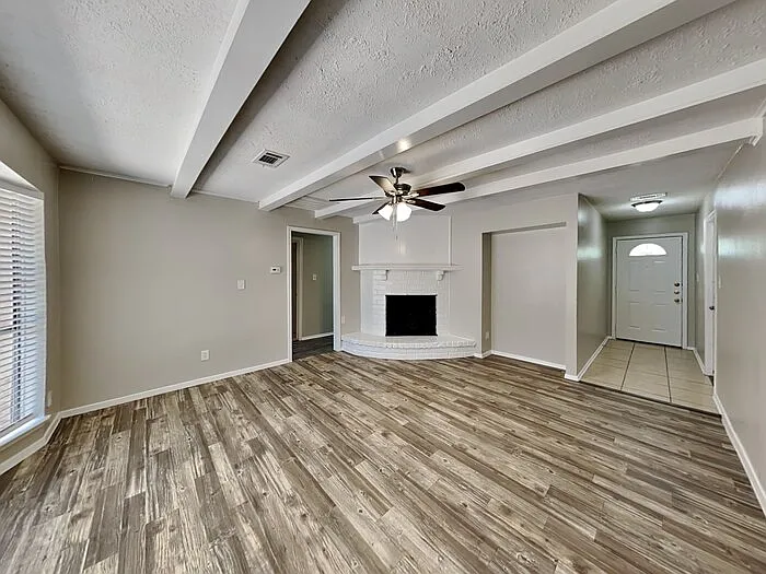 809 Lochmoor Ln — Photo 5