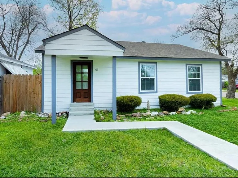 411 Harris Ave — Photo 1
