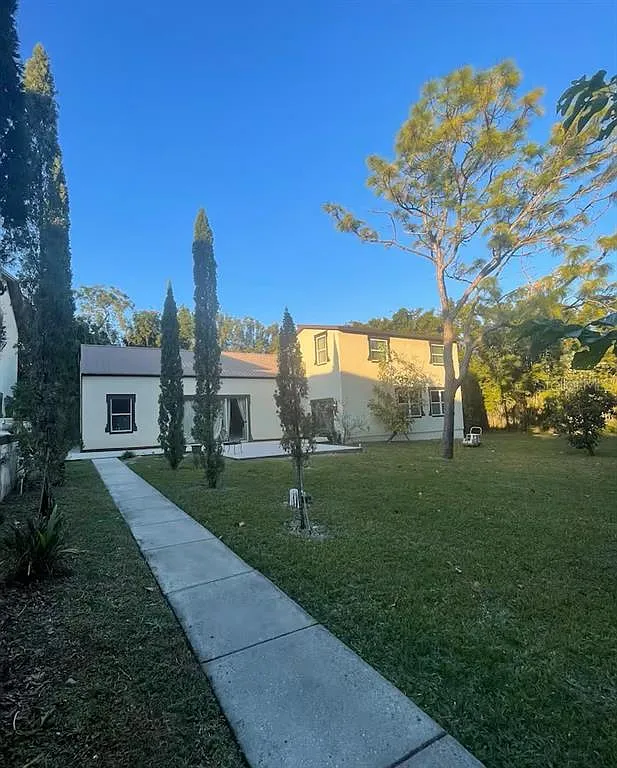 2 bed, 1.5 bath, 2027 sqft, $4,900 — Photo 1