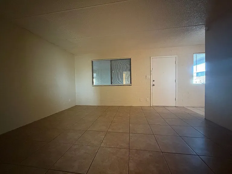 809 E Vogel Ave — Photo 9