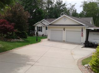 9943 Highland Dr, Perrinton, MI 48871