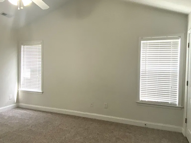129 S Palm Dr — Photo 19