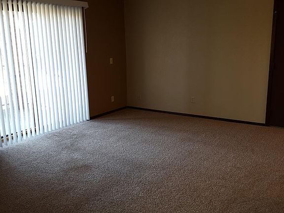 4th image of 811 Hawkeye Dr APT 101