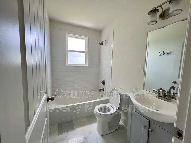 1013 Chadwell Dr — Photo 9