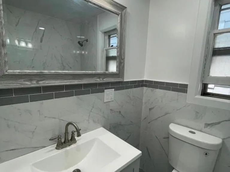 W 21st St — Photo 1