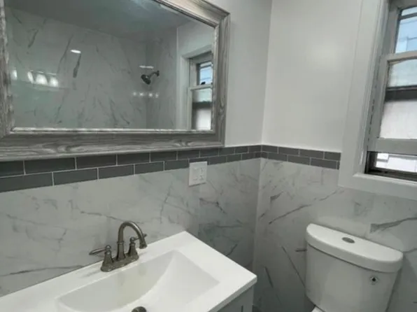 130 West 21st Street image 1 of 7