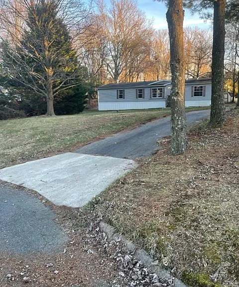 4407 Sanford Ct — Photo 2