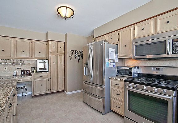 4th image of 8329 Mending Wall Dr