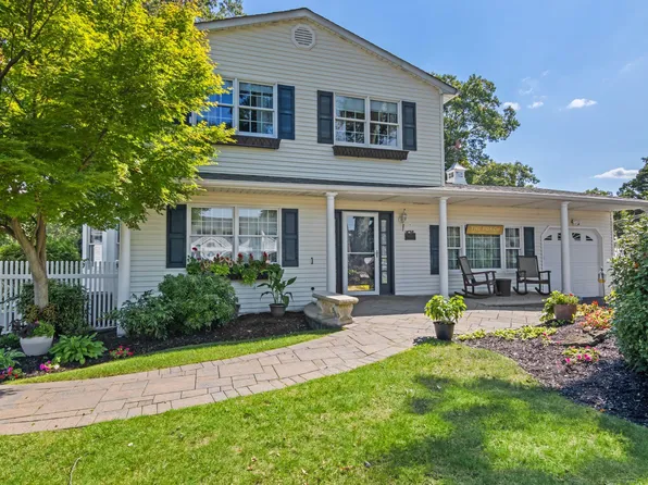 81 Brunswick Road, Ronkonkoma, NY 11779