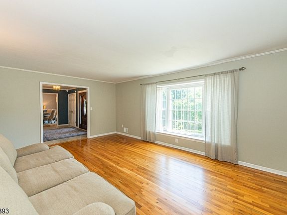 3rd image of 1 TULIP LN