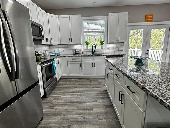 4th image of 909 Cox St NW