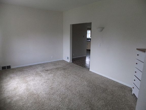 2nd image of 713 10th Ave