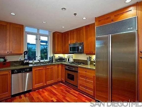 4th image of 700 W Harbor Dr #Townhouse 744