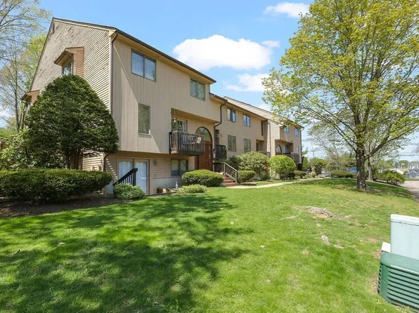 880 Landry Ave Unit 7, North Attleboro, MA 02760