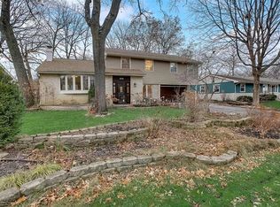379 Hickory Rd, Lake Zurich, IL 60047