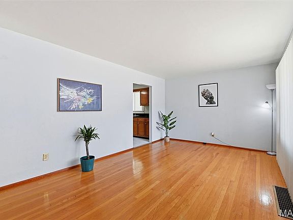 2nd image of 10129 Ventura Dr