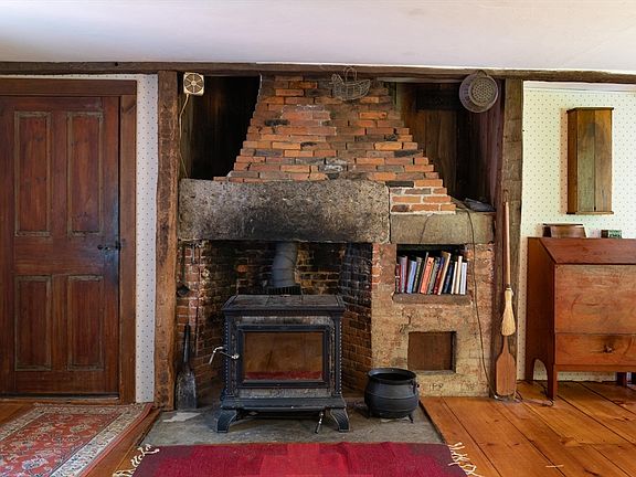 5th image of 266 Turners Falls Rd