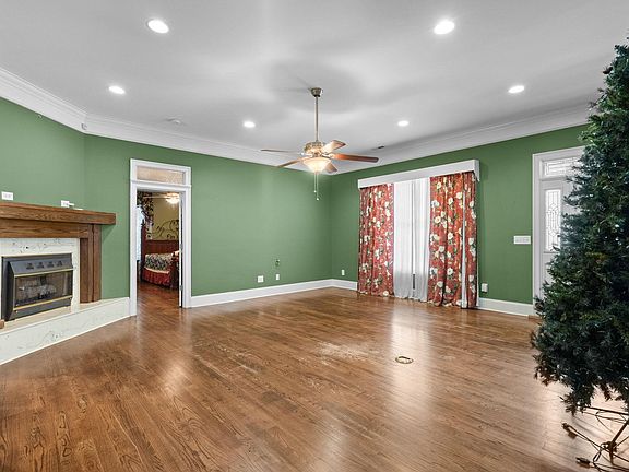 5th image of 2950 Monaca Dr.