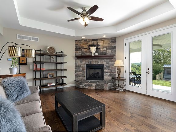 5th image of 1124 Kensington Dr