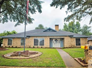 206 Larkspur Ln, Wake Village, TX 75501
