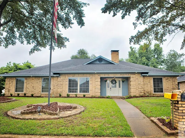 206 Larkspur Ln, Wake Village, TX 75501