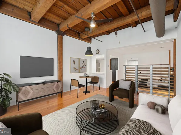 301 Race St APT 308, Philadelphia, PA 19106