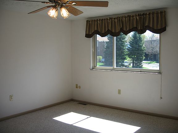 2nd image of 210 Sequoia Ct