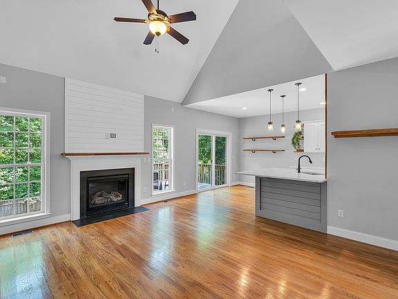 3rd image of 143 Darmondale Dr
