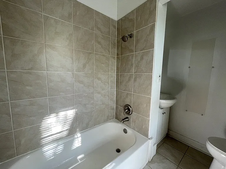 330 E Liberty Dr #2 — Photo 5