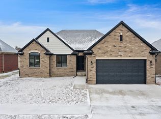 49532 Ishpeming Dr, Chesterfield, MI