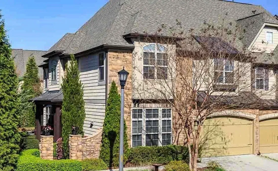 4 bed, 3.5 bath, 2611 sqft, $2,850 — Photo 1
