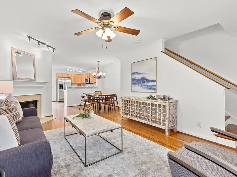 335 Shadow Glen Dr — Photo 10